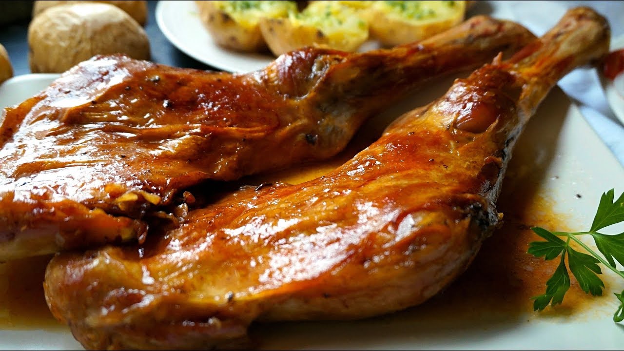 Paletilla de cerdo al horno preparada de forma tradicional, ideal para comidas familiares